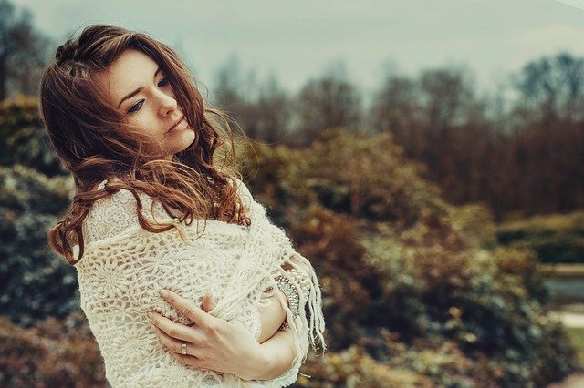 10+ Signs and Actions that a Girl is Jealous of other